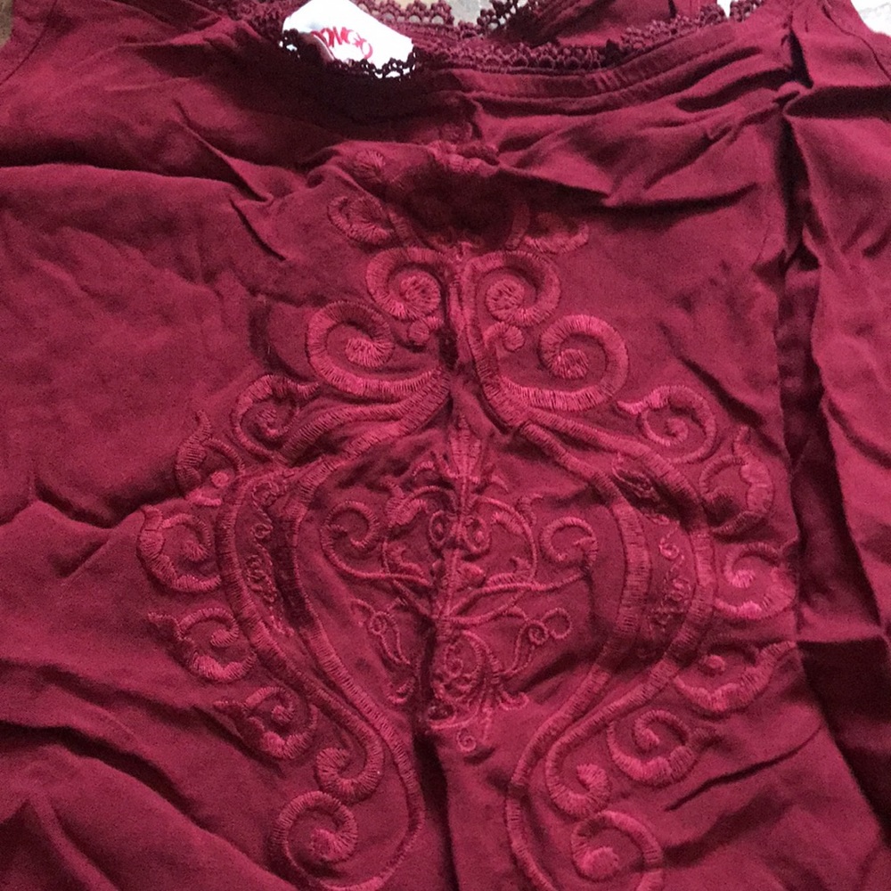 ❤️❤️CUTE TOP❤️❤️ - Picture 2 of 3